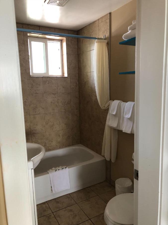 Sun Beach Motel Osoyoos Kültér fotó