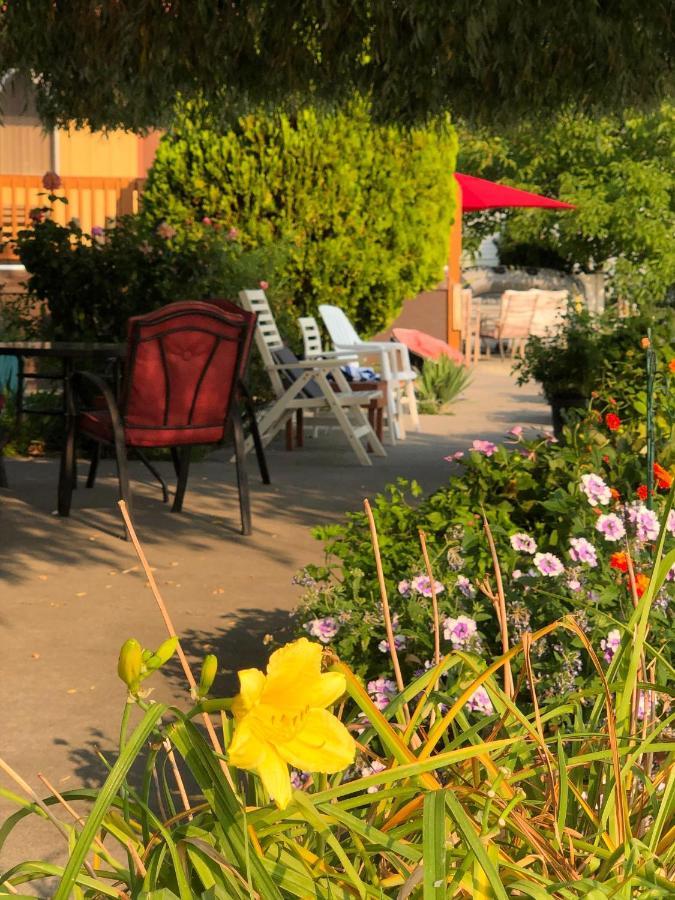Sun Beach Motel Osoyoos Kültér fotó